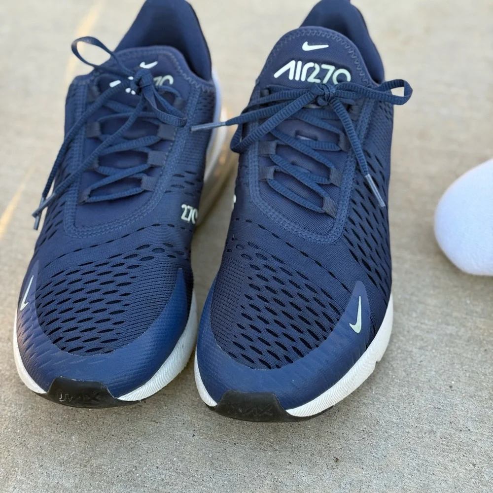 Men’s Nike air270 sz 9. Like new worn twice. No rips/tears. - Picture 7 of 8